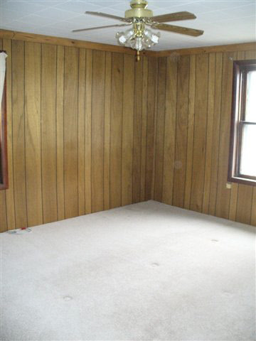 208 E High St, Garrett, IN 46738 photo 4