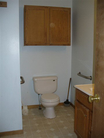 208 E High St, Garrett, IN 46738 photo 8
