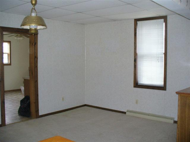 208 E High St, Garrett, IN 46738 photo 5
