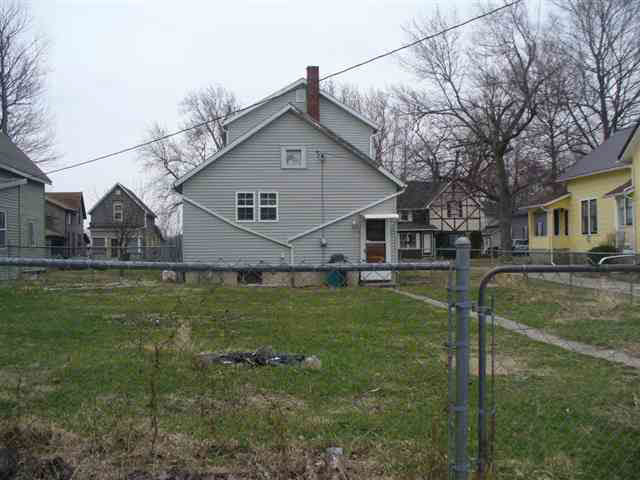208 E High St, Garrett, IN 46738 photo 9