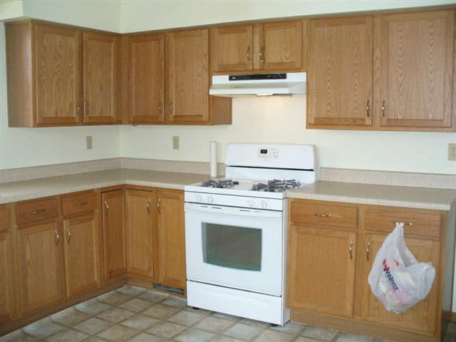 208 E High St, Garrett, IN 46738 photo 7