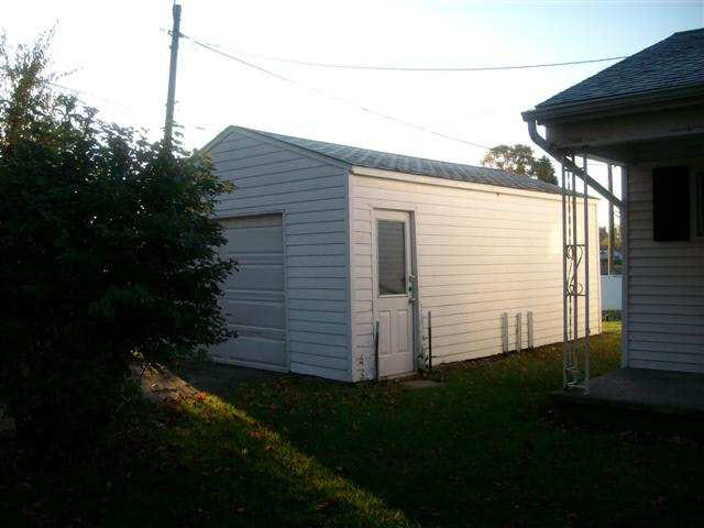 914 Villa Ter, Kendallville, IN 46755 photo 2