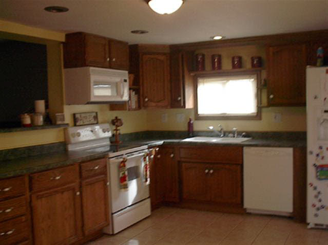 246 W Walnut, Butler, IN 46721 photo 3