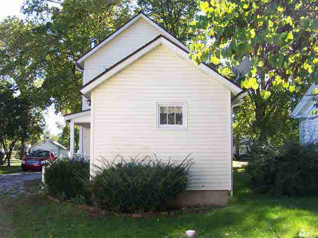 409 Williams St, Howe, IN 46746 photo 2