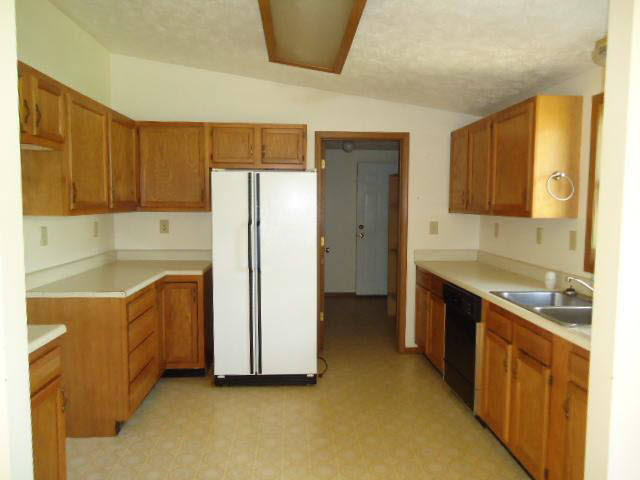304 Washington St, Howe, IN 46746 photo 3