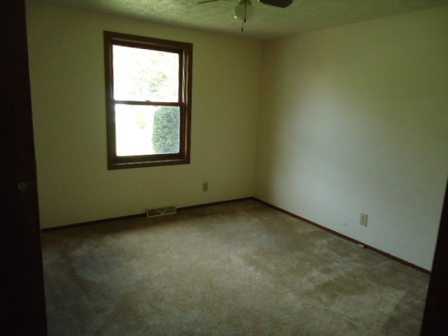 304 Washington St, Howe, IN 46746 photo 10