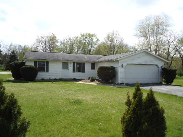304 Washington St, Howe, IN 46746 photo 1
