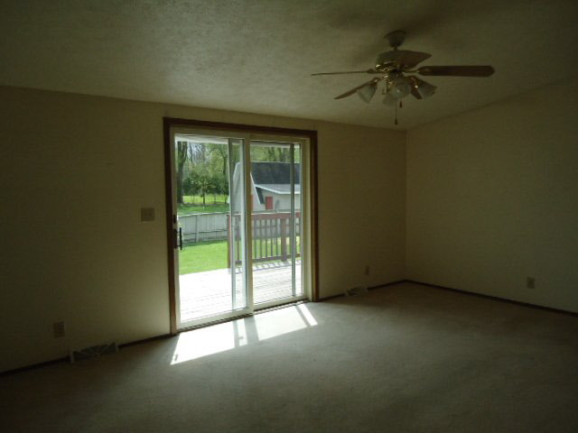 304 Washington St, Howe, IN 46746 photo 4