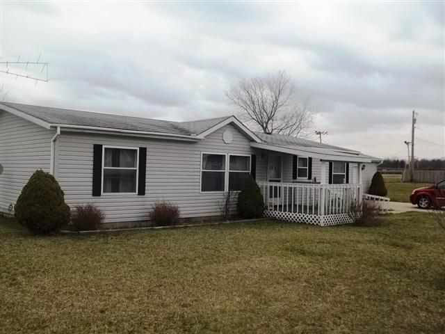 611 Meadowbrook Ln, Lagrange, IN 46761 photo 2