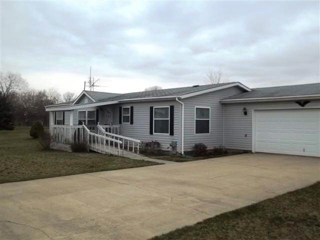 611 Meadowbrook Ln, Lagrange, IN 46761 photo 3