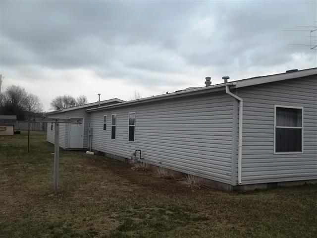 611 Meadowbrook Ln, Lagrange, IN 46761 photo 4