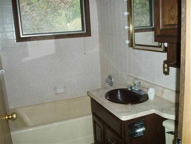 209 E High St, Kendallville, IN 46755 photo 9