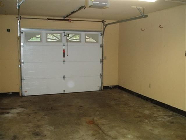 209 E High St, Kendallville, IN 46755 photo 10