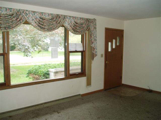 209 E High St, Kendallville, IN 46755 photo 5