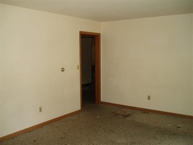 209 E High St, Kendallville, IN 46755 photo 6