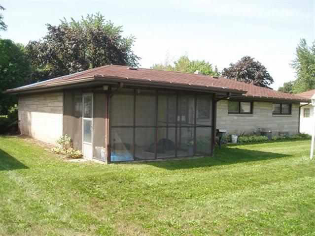 209 E High St, Kendallville, IN 46755 photo 2
