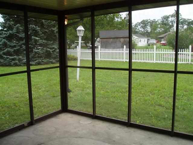 209 E High St, Kendallville, IN 46755 photo 3