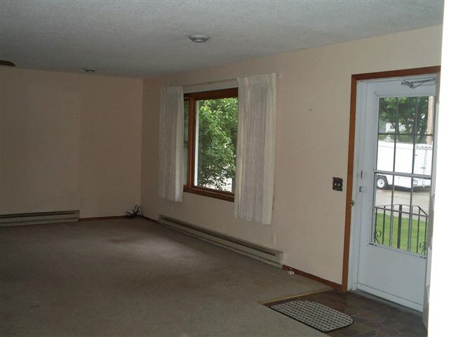 209 E Thirteenth St, Auburn, IN 46706 photo 3