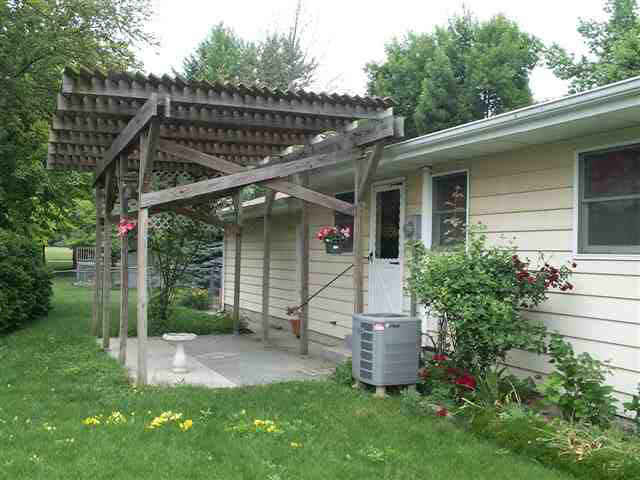 209 E Thirteenth St, Auburn, IN 46706 photo 8