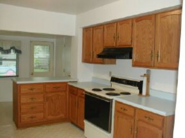 211 E 16th St, Auburn, IN 46706 photo 3