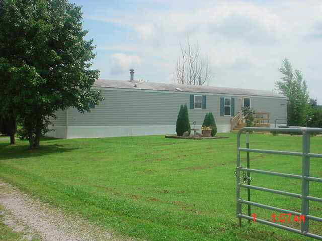 1655 N 325e, Lagrange, IN 46761 photo 2