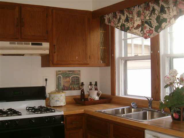 118 E Houston St, Garrett, IN 46738 photo 2