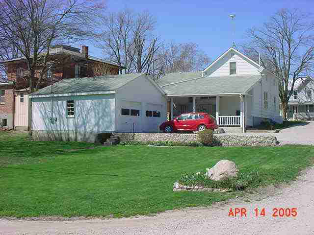 306 E Main St, Albion, IN 46701 photo 2