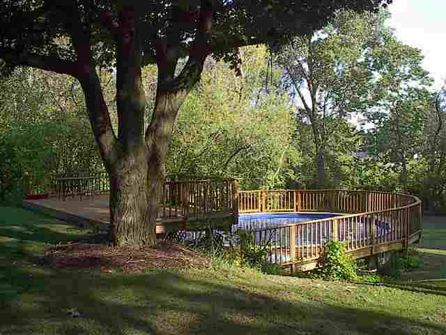195 Spring St, Waterloo, IN 46793 photo 2