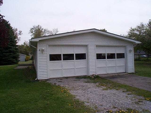 202 S Garrison, Ashley, IN 46705 photo 3
