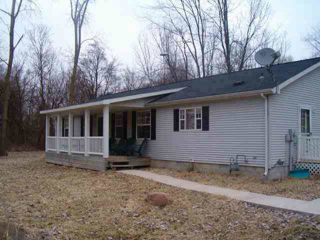 104 E Third St, Cromwell, IN 46732 photo 1