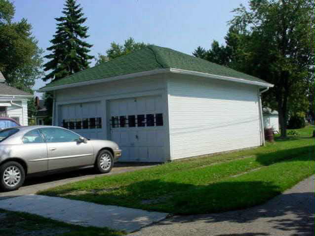 300 E Main St, Butler, IN 46721 photo 2