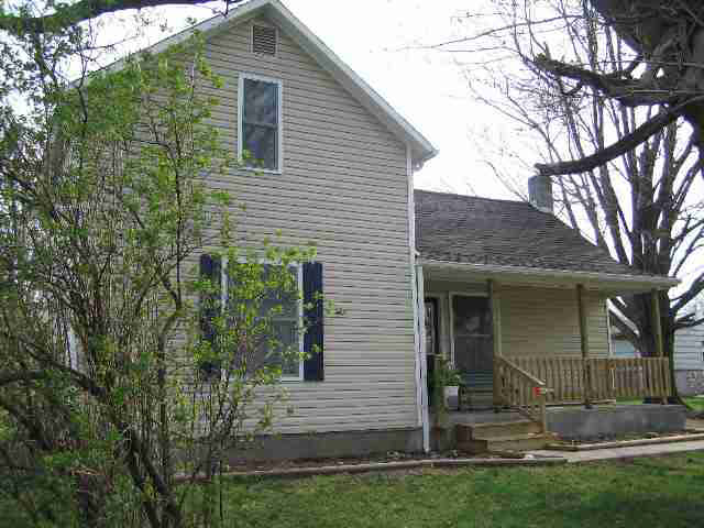 406 E Lincoln St, Ashley, IN 46705 photo 2