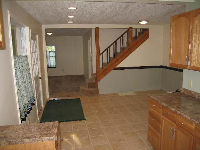 406 E Lincoln St, Ashley, IN 46705 photo 4