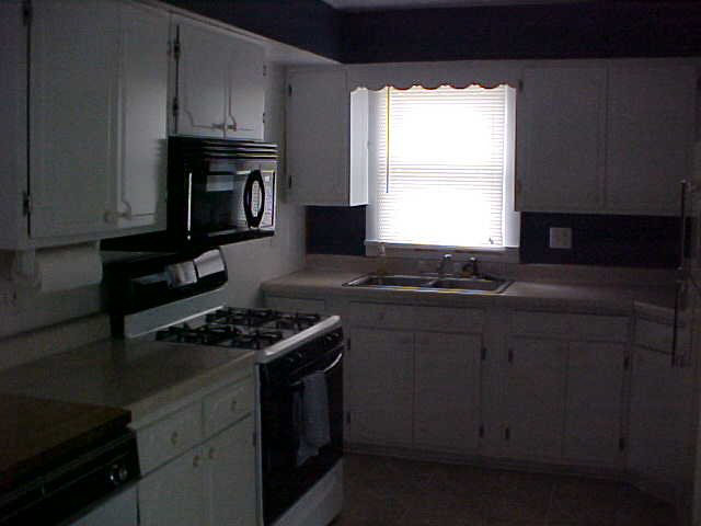 304 E High St, Garrett, IN 46738 photo 4