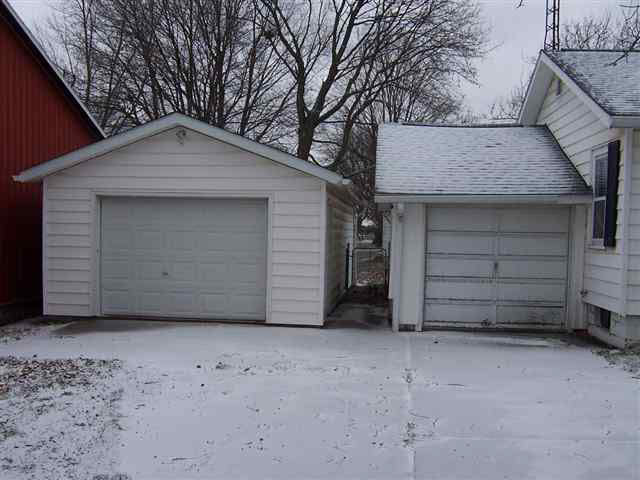 505 Third St, Howe, IN 46746 photo 3