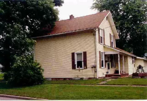 214 W Wayne St, Lagrange, IN 46761 photo 1