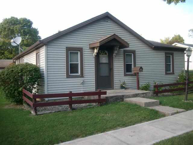 601 E South St, Albion, IN 46701 photo 1