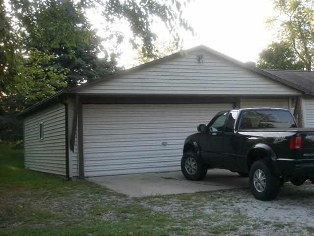 601 E South St, Albion, IN 46701 photo 5