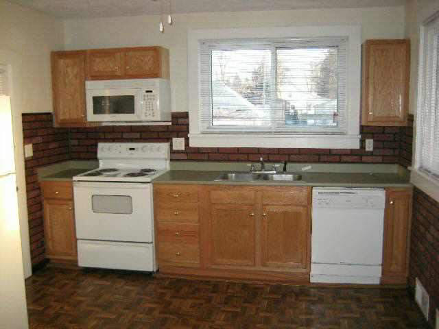 209 E State St, Auburn, NY 46706 photo 2