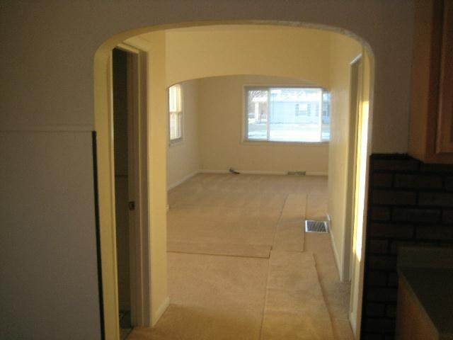 209 E State St, Auburn, NY 46706 photo 3