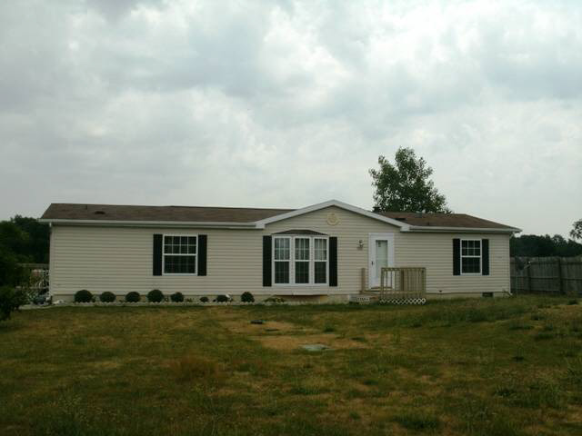 1910 N 350 E, Angola, IN 46703 photo 1