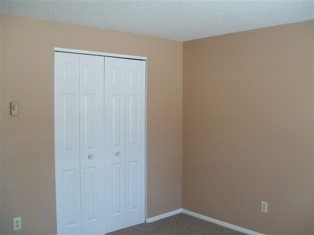 315 Hillside Dr, Lagrange, IN 46761 photo 7