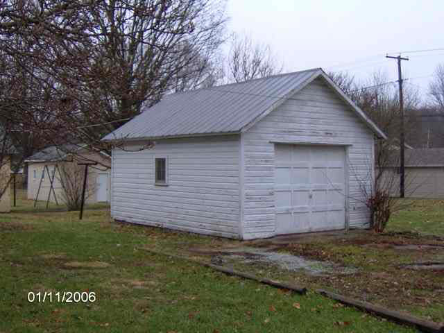 310 E Hazel St, Albion, IN 46701 photo 3