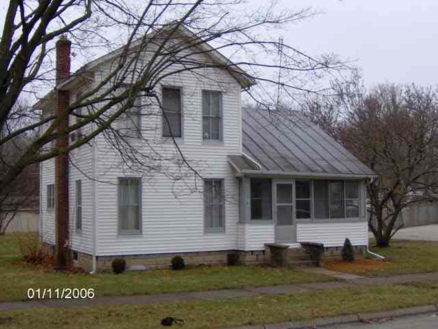 310 E Hazel St, Albion, IN 46701 photo 1