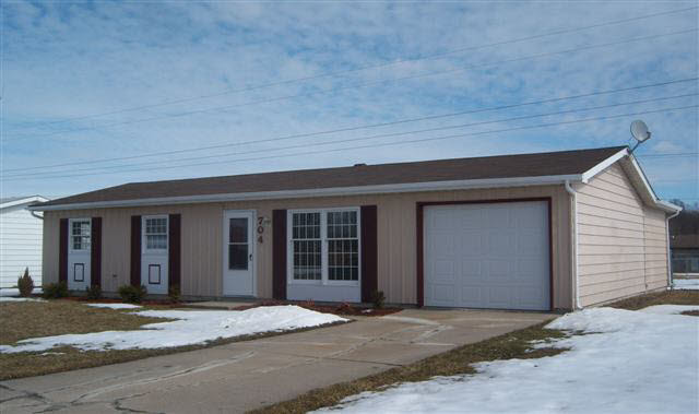 704 Huron Way, Auburn, IN 46706 photo 1
