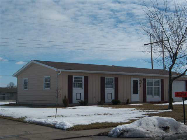704 Huron Way, Auburn, IN 46706 photo 2