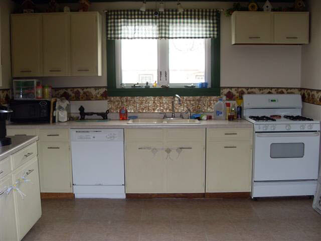227 N Clark St, Auburn, IN 46706 photo 2