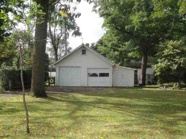 607 Sixth St, Howe, IN 46746 photo 2