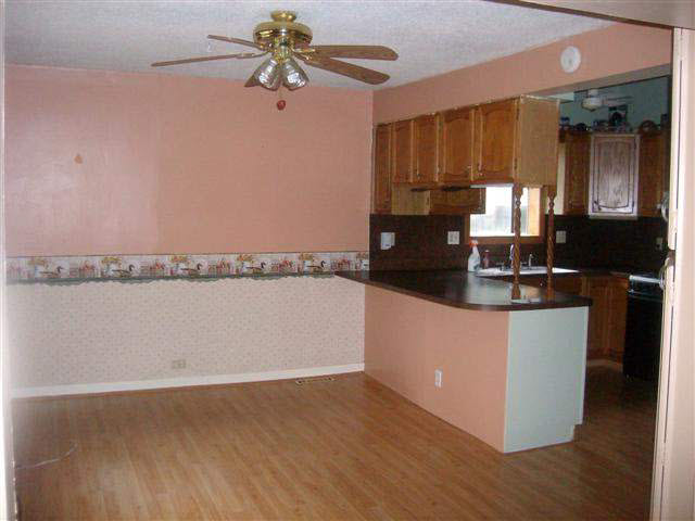 914 E Seneca St, Albion, IN 46701 photo 3
