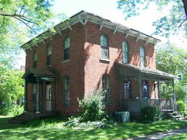 302 N Cedar St, Auburn, IN 46706 photo 1
